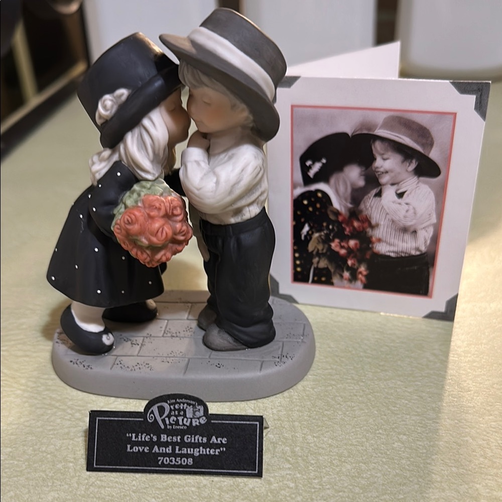 Charming Kim Anderson’s Pretty as a Picture Figurine of Kissing Couple